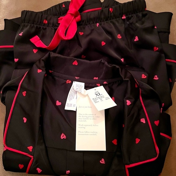 Satin pajama set black pink & red hearts long sleeve top with shorts XL NWT - Picture 4 of 5